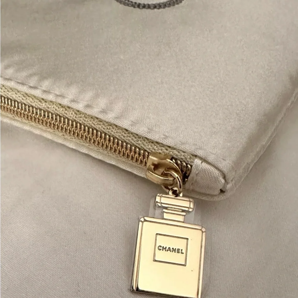 CHANEL NIB COCO Mademoiselle Cream Satin Makeup Bag/Clutch Perfume Bottle Charm